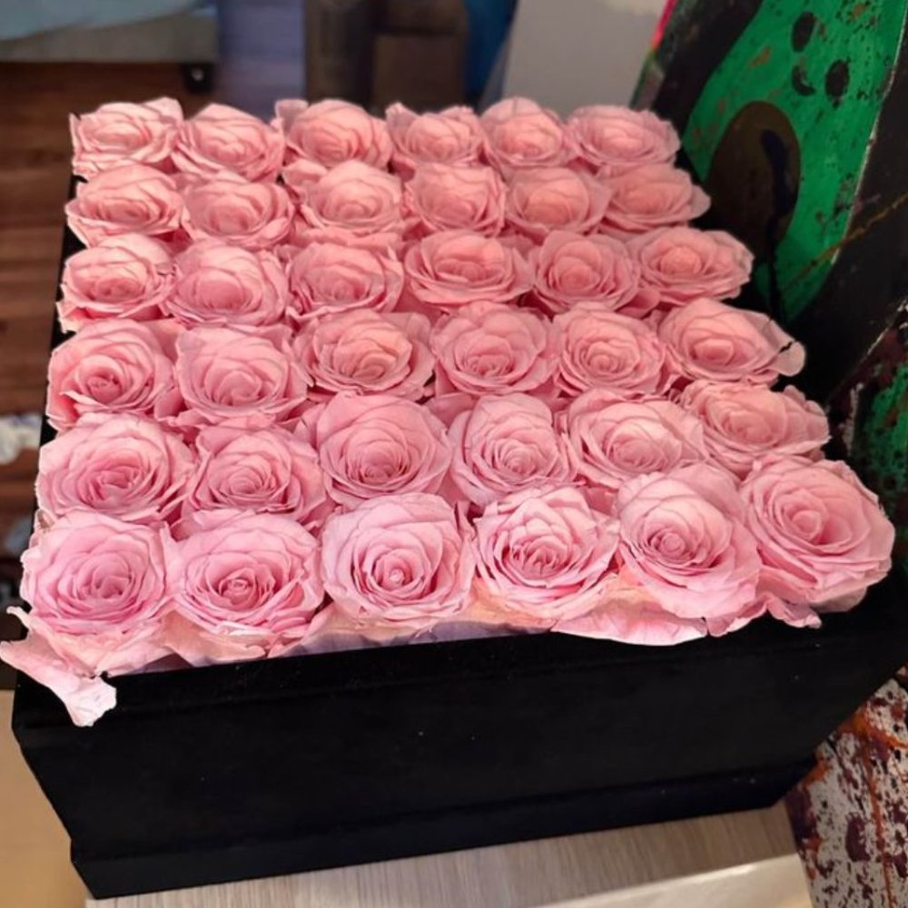 Forever Roses 36 Pink Roses Velvet Box with Lid - Picture 3 of 3
